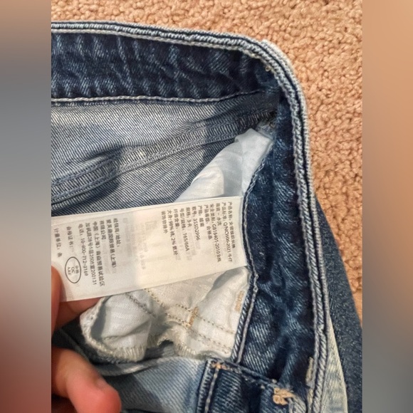 HOLLISTER Two-Tone Ultra High Rise Mom Jeans - Picture 4 of 9